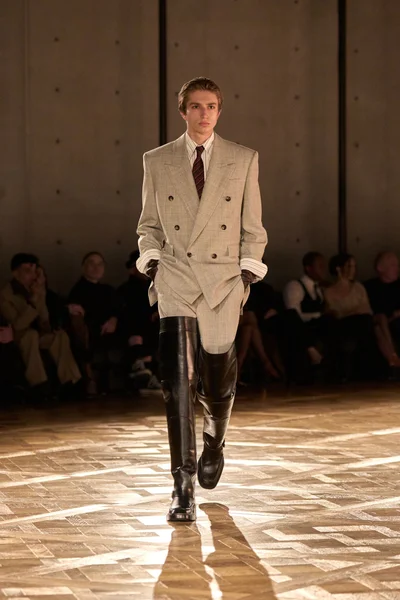 Look 8